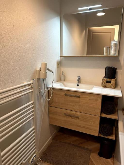 Appartement Cosy Avec Balcon Et Piscine Besançon Dış mekan fotoğraf